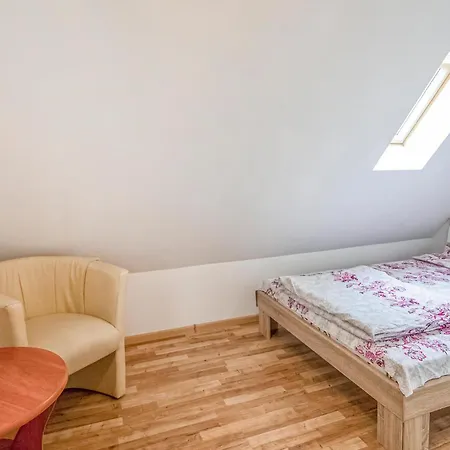 בית נופש 2 Bedroom Lovely In